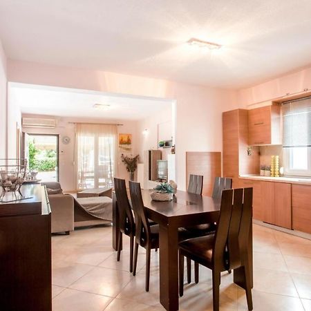 Sea La Vie Apartment Hanioti Bagian luar foto